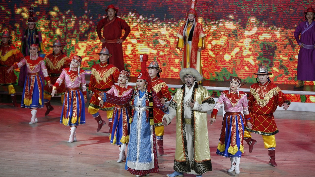 "Tüühen Toonto" Artistic Performance