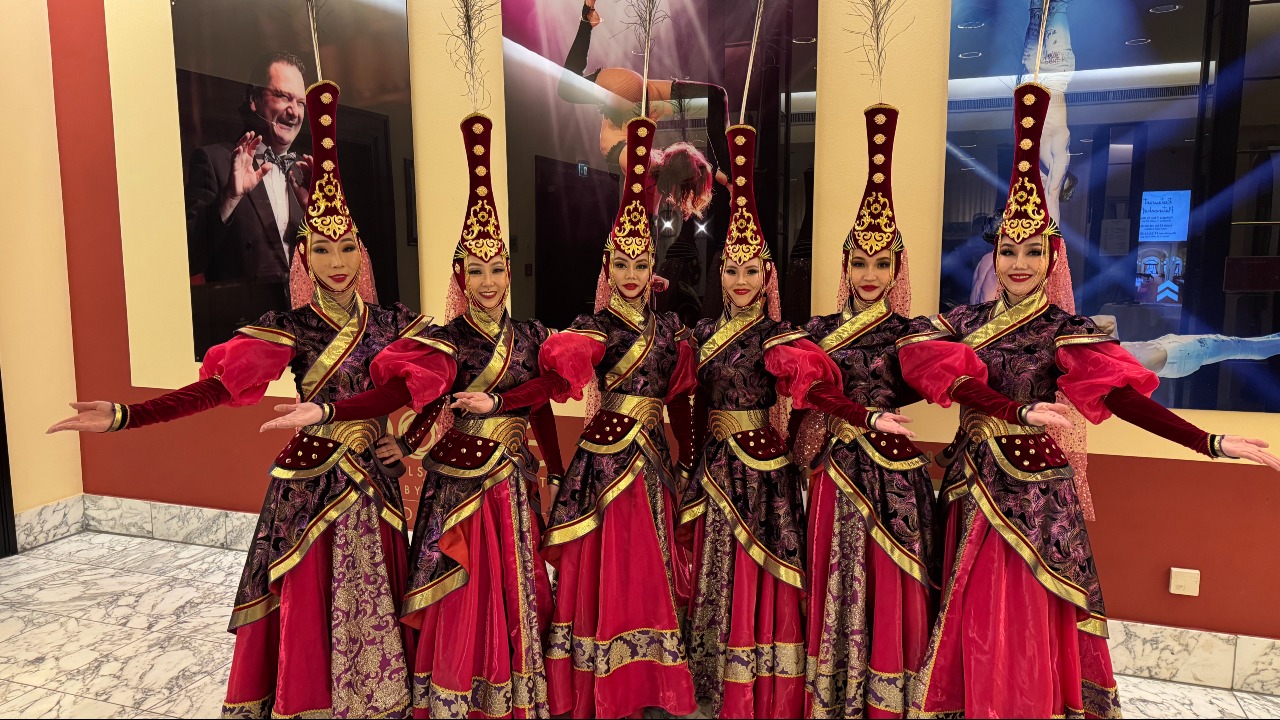 ХБНГУ-д тоглож байна.